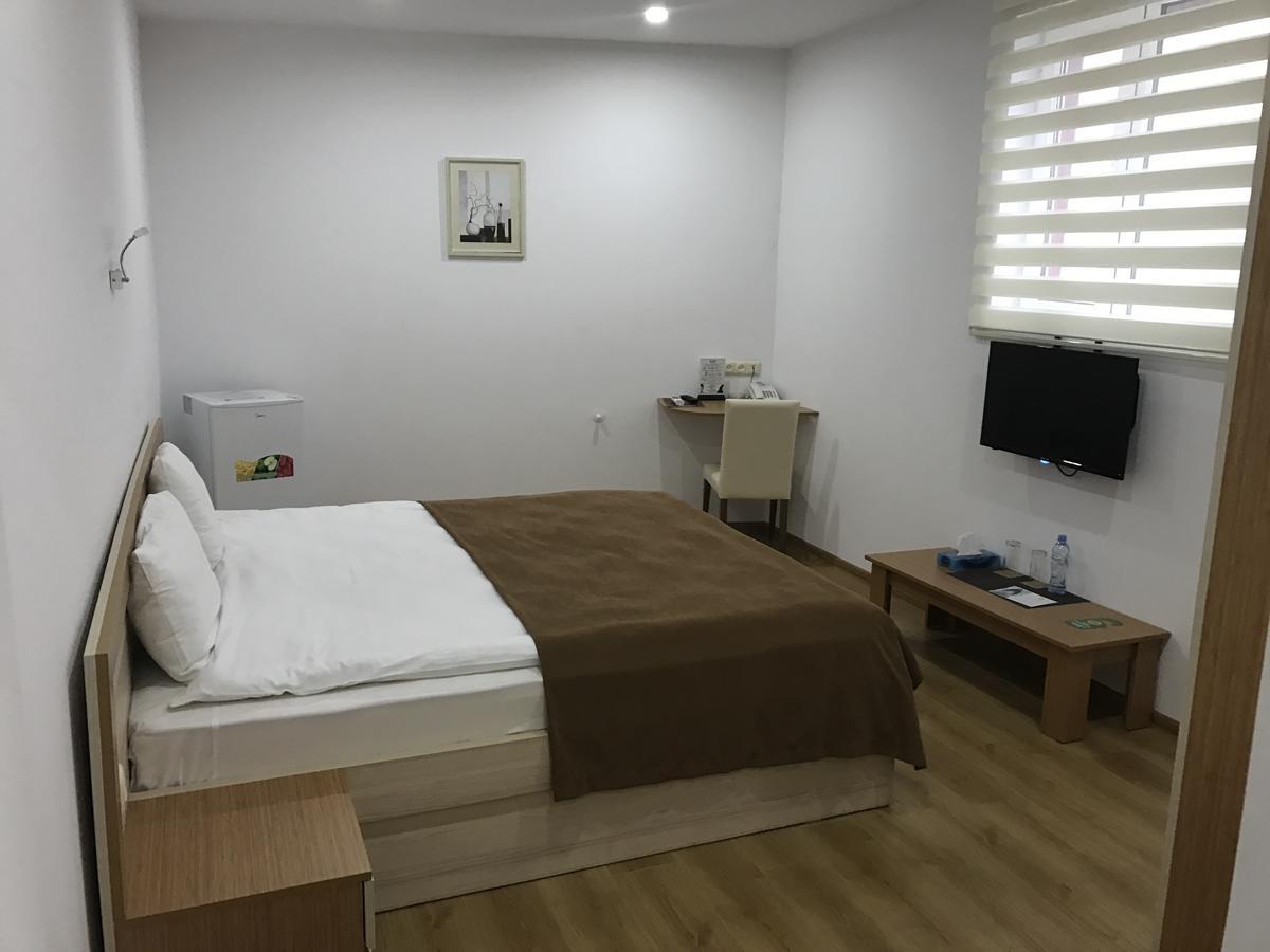 Hotel Marseille Батумі Екстер'єр фото