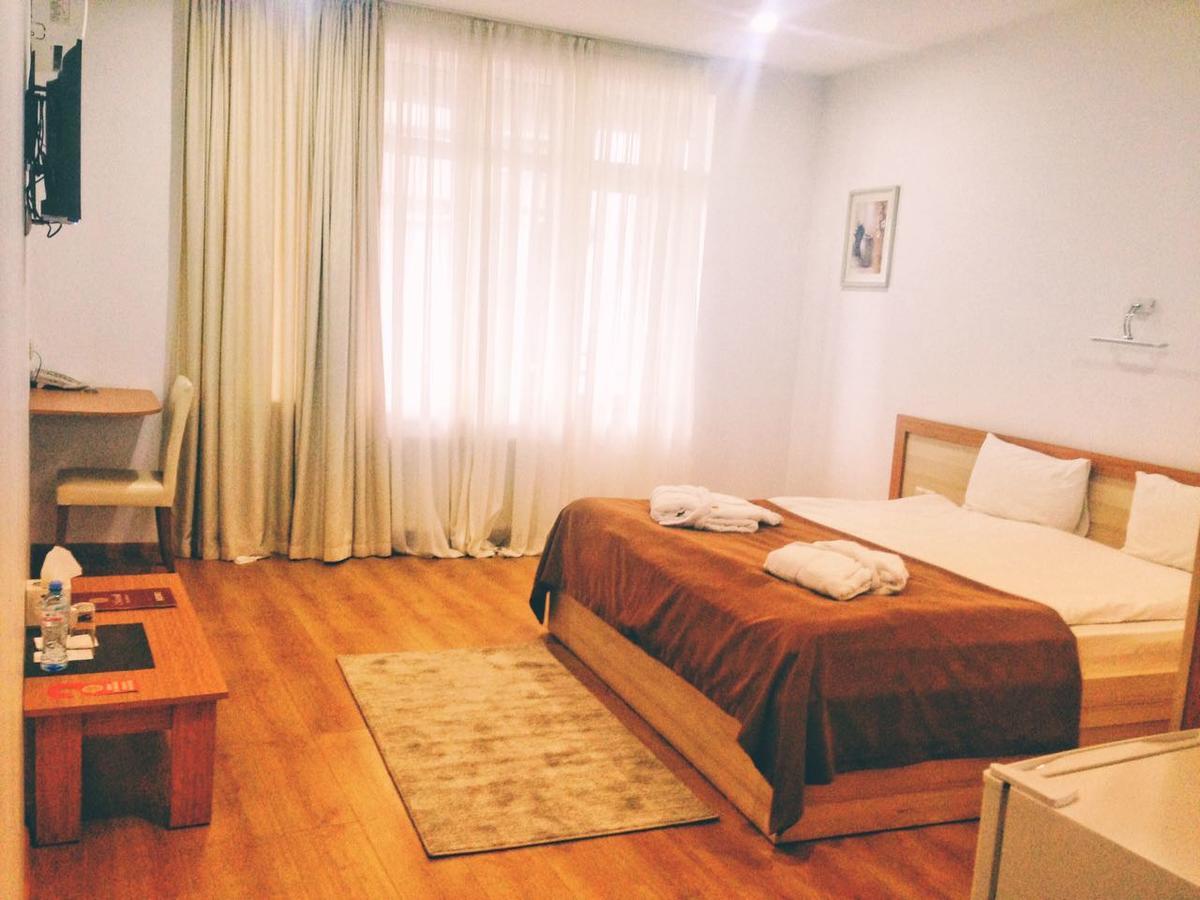Hotel Marseille Батумі Екстер'єр фото